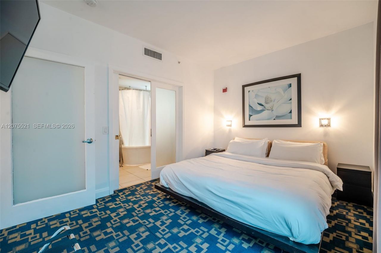 1060 Ocean Dr, Unit D204, Miami Beach, FL 33139 Photo