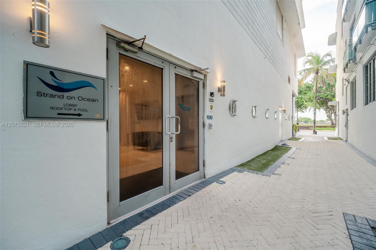 1060 Ocean Dr, Unit D204, Miami Beach, FL 33139 Photo