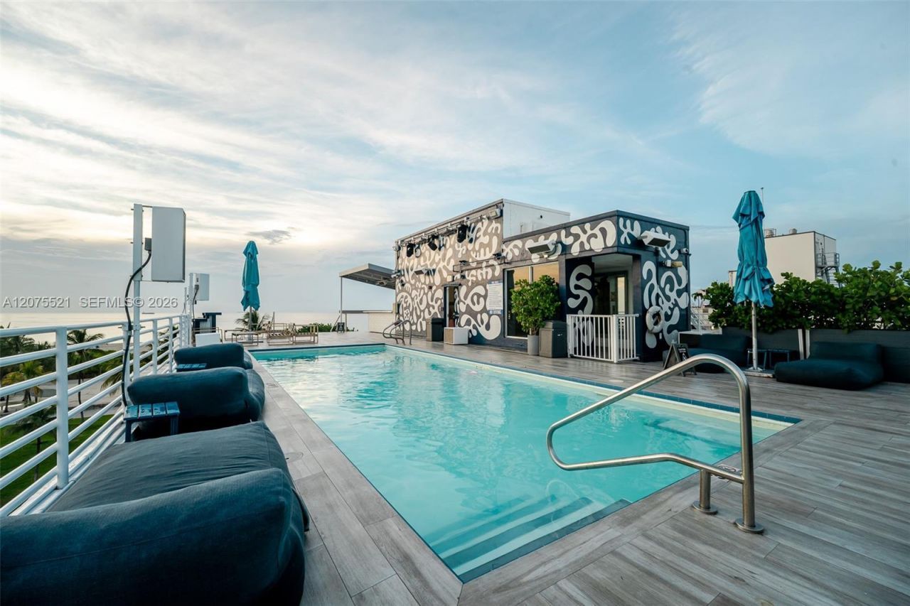 1060 Ocean Dr, Unit D204, Miami Beach, FL 33139 Photo