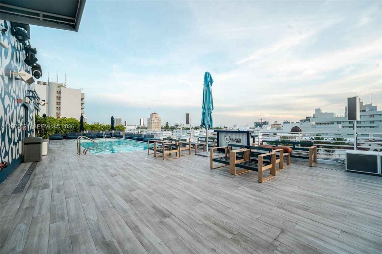 1060 Ocean Dr, Unit D204, Miami Beach, FL 33139 Photo