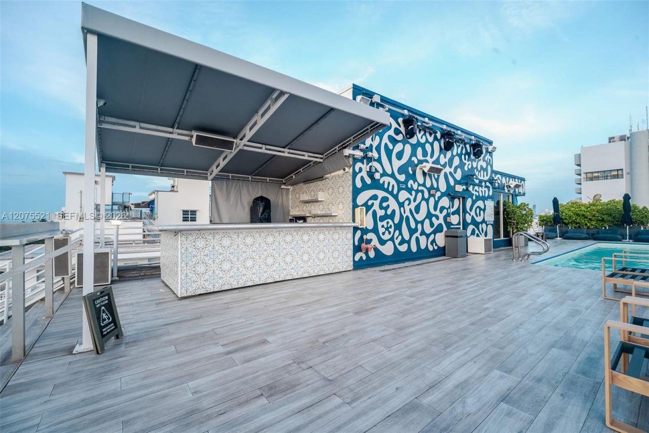 1060 Ocean Dr, Unit D204, Miami Beach, FL 33139 Photo