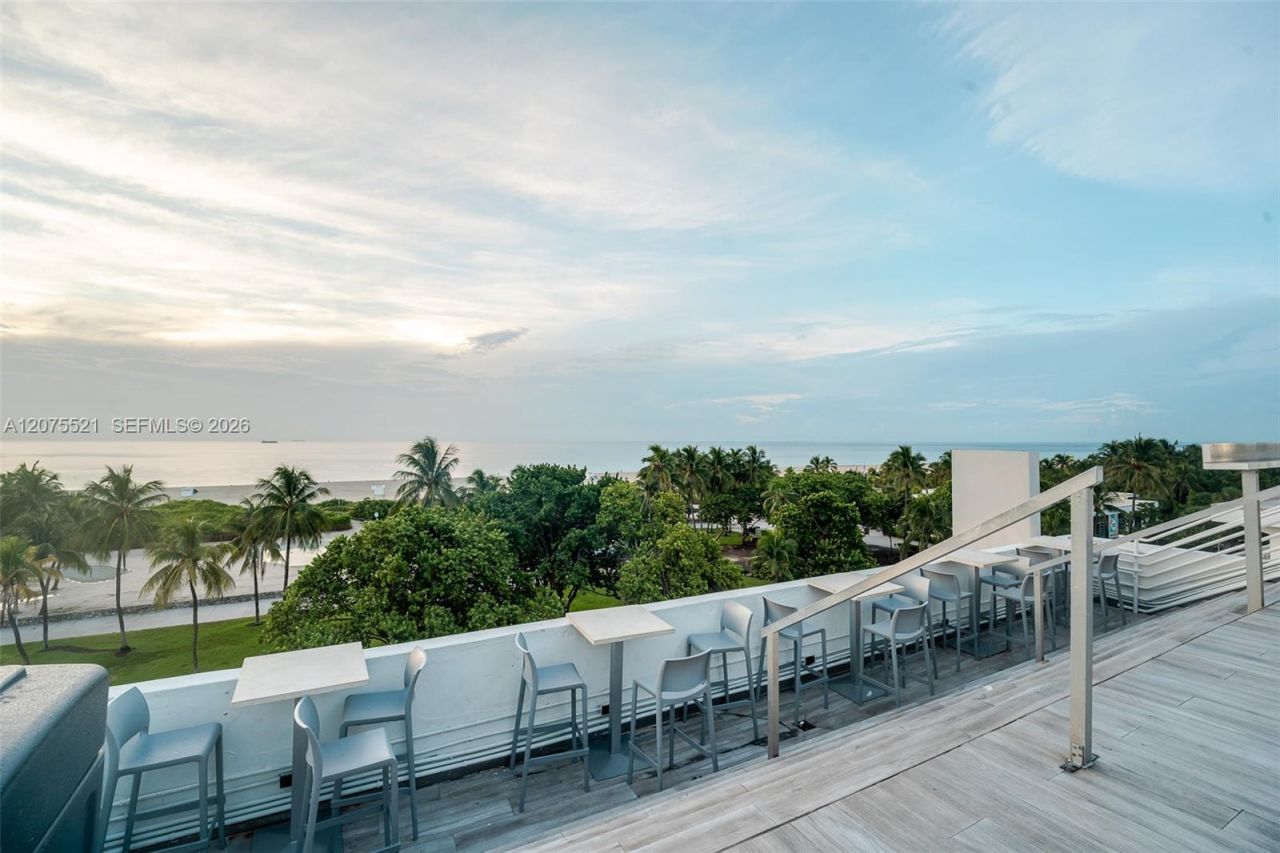 1060 Ocean Dr, Unit D204, Miami Beach, FL 33139 Photo