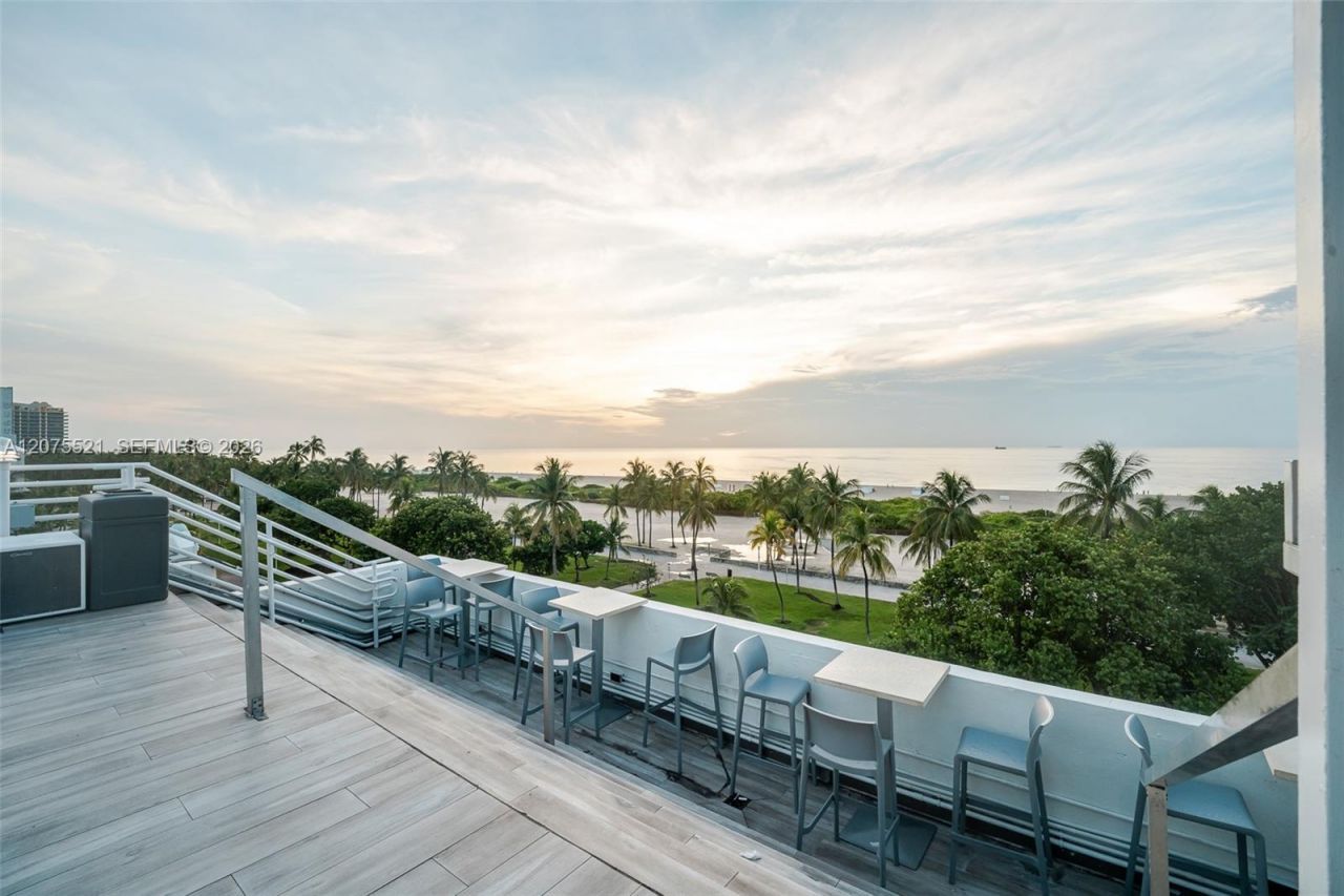 1060 Ocean Dr, Unit D204, Miami Beach, FL 33139 Photo
