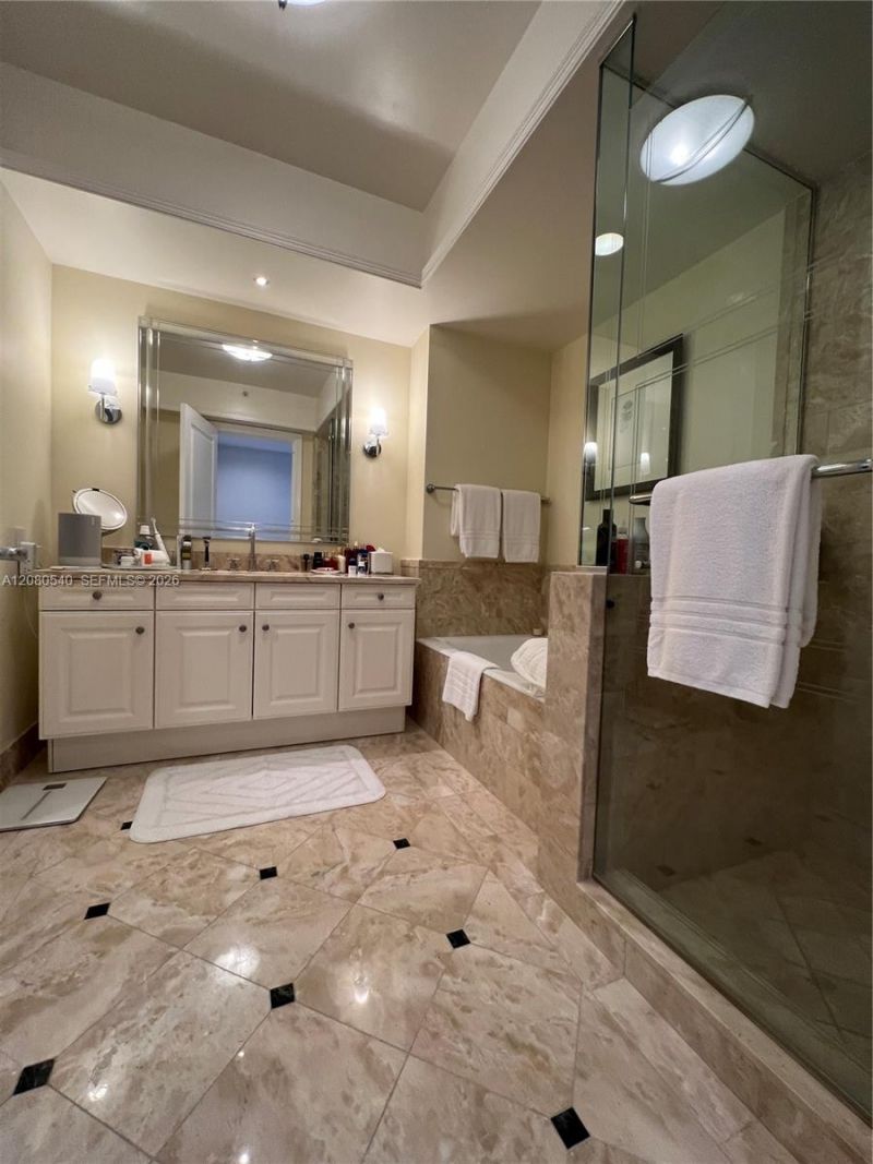 1435 Brickell Ave , Unit 3307, Miami, FL 33131 Photo