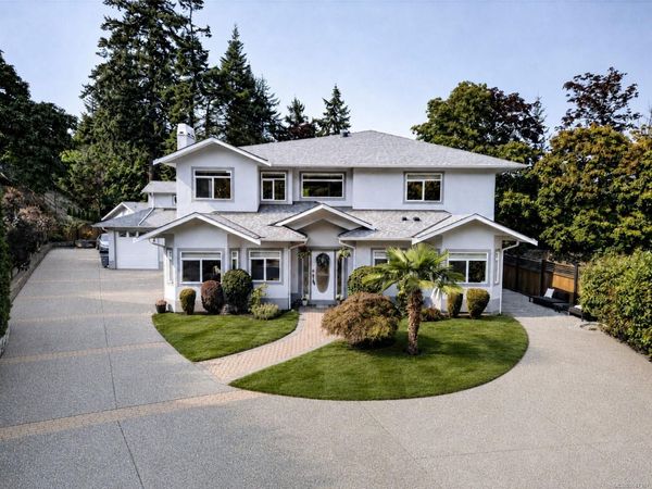 16 Edwards Estates Rd , View Royal, BC V9B 5X2
