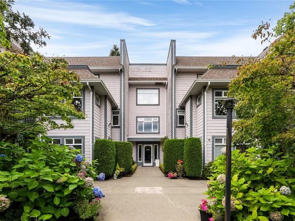 1196 Sluggett Rd, Unit #102, Central Saanich, BC V8M 2J3