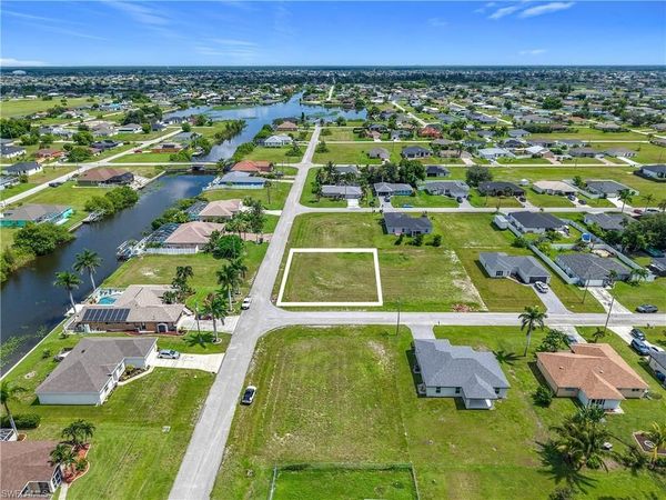 229 NW 9th TER , CAPE CORAL, FL 33993