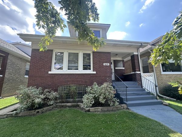 5839 W Eastwood Avenue, Chicago, IL 60630