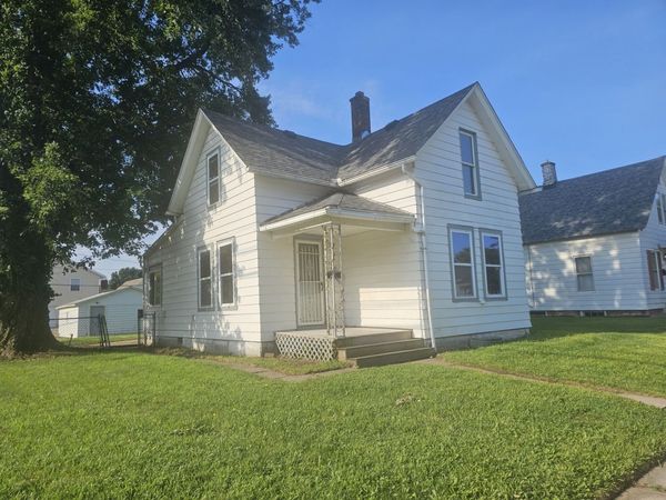 556 24th Avenue , Moline, IL 61265