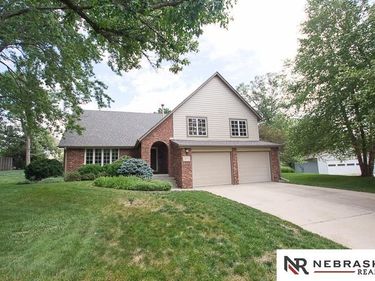 8110 Dugan Circle, Lincoln, NE 68516