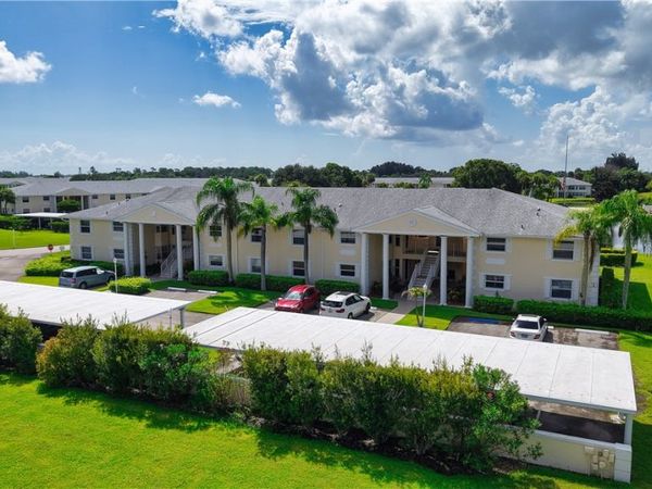161 Grove Isle Circle, Unit 161, Vero Beach, FL 32962