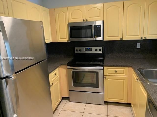 8145 NW 7th St , Unit 321, Miami, FL 33126 Photo