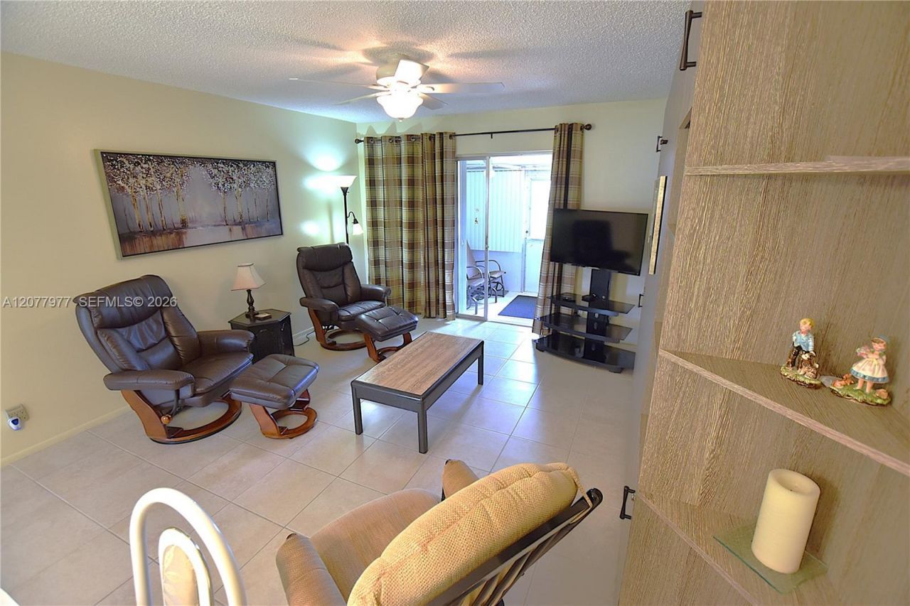2971 Crosley Dr W, Unit F, West Palm Beach, FL 33415 Photo