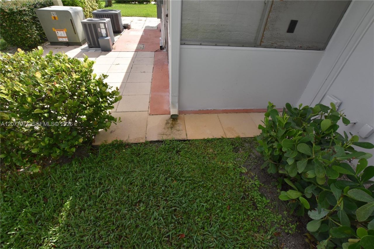 2971 Crosley Dr W, Unit F, West Palm Beach, FL 33415 Photo