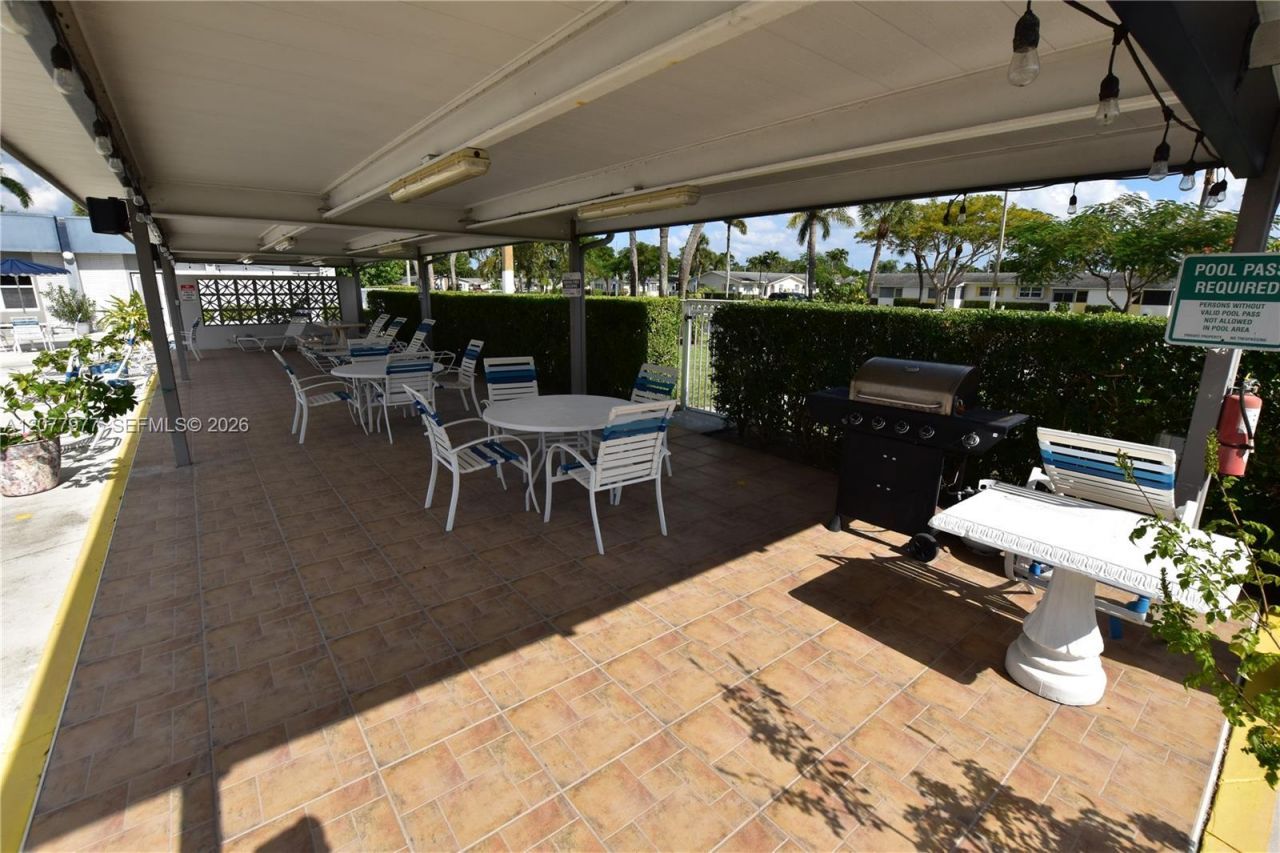 2971 Crosley Dr W, Unit F, West Palm Beach, FL 33415 Photo
