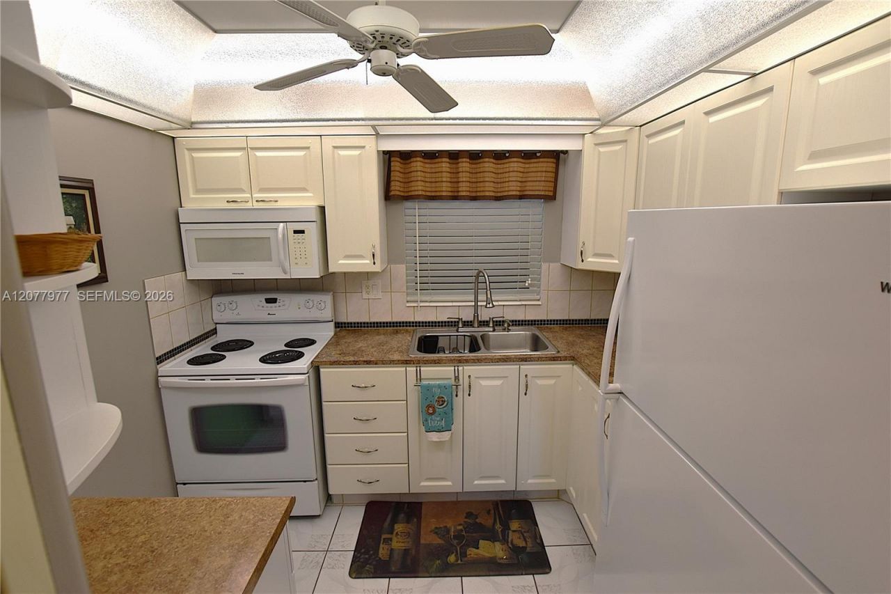 2971 Crosley Dr W, Unit F, West Palm Beach, FL 33415 Photo