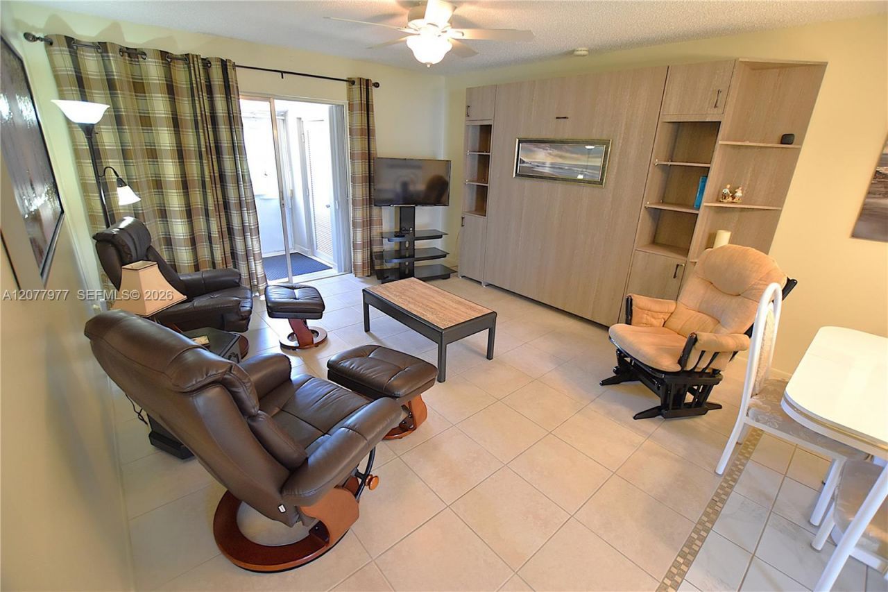 2971 Crosley Dr W, Unit F, West Palm Beach, FL 33415 Photo