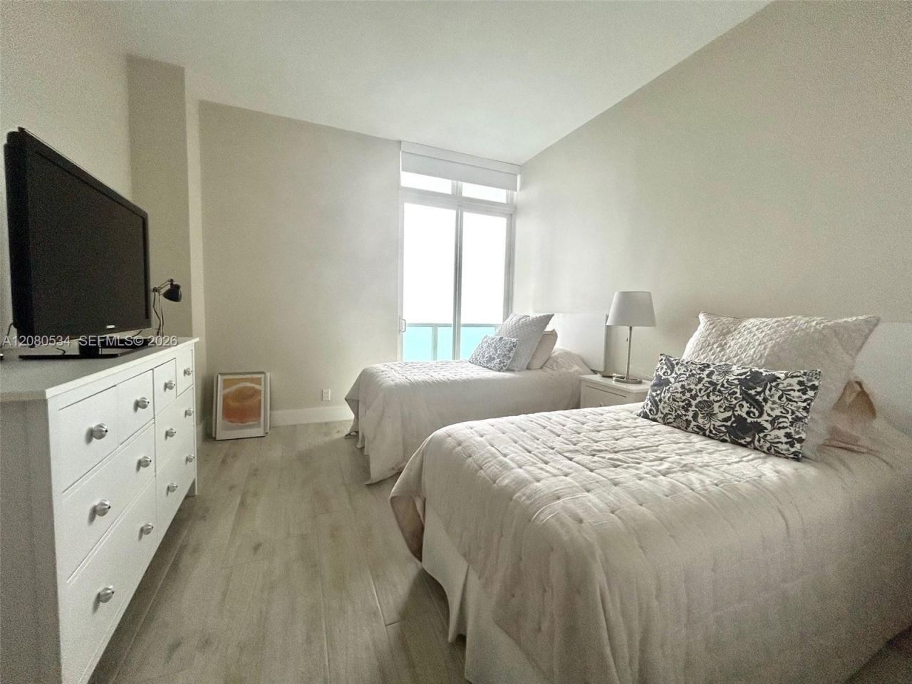 100 Bayview Dr , Unit PH08, Sunny Isles Beach, FL 33160 Photo