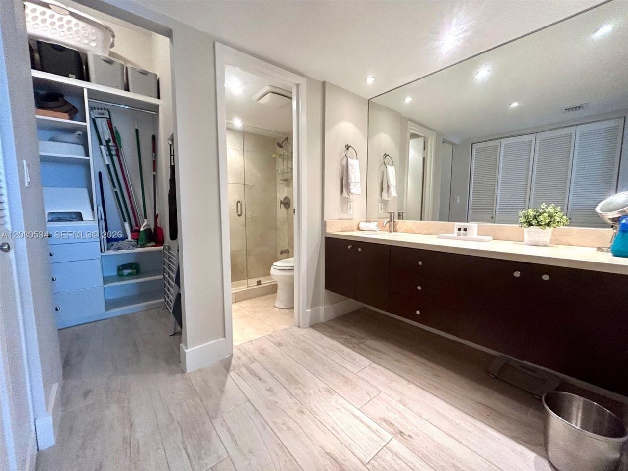 100 Bayview Dr , Unit PH08, Sunny Isles Beach, FL 33160 Photo