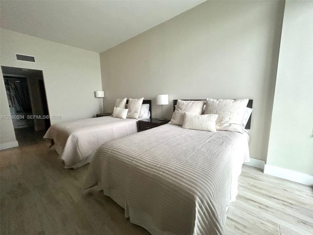 100 Bayview Dr , Unit PH08, Sunny Isles Beach, FL 33160 Photo