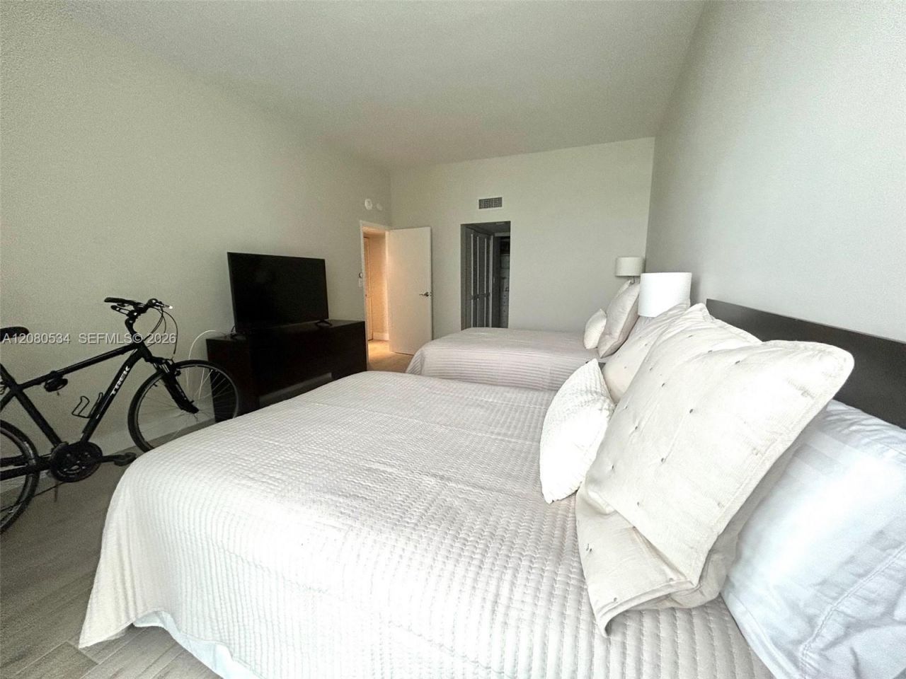 100 Bayview Dr , Unit PH08, Sunny Isles Beach, FL 33160 Photo