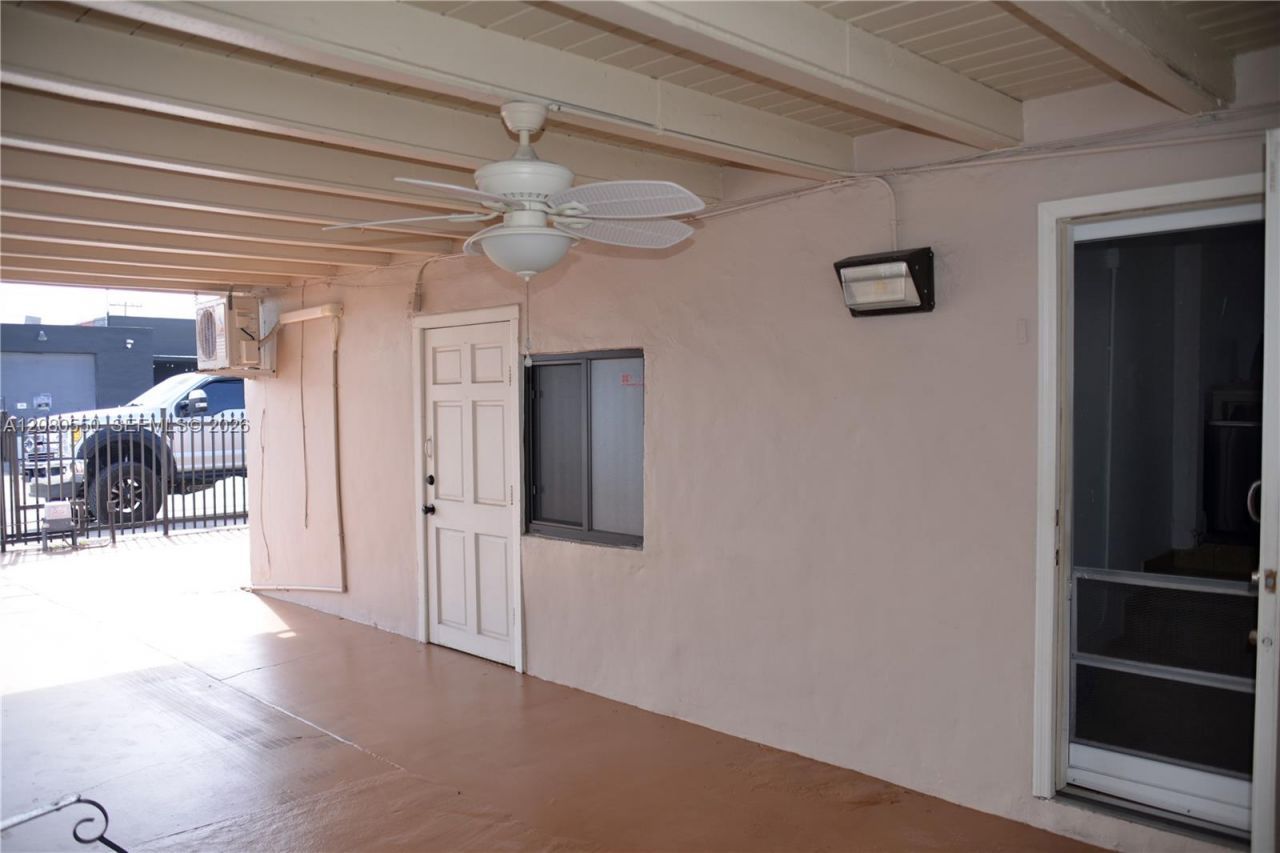 991 E 47th St, Hialeah, FL 33013 Photo