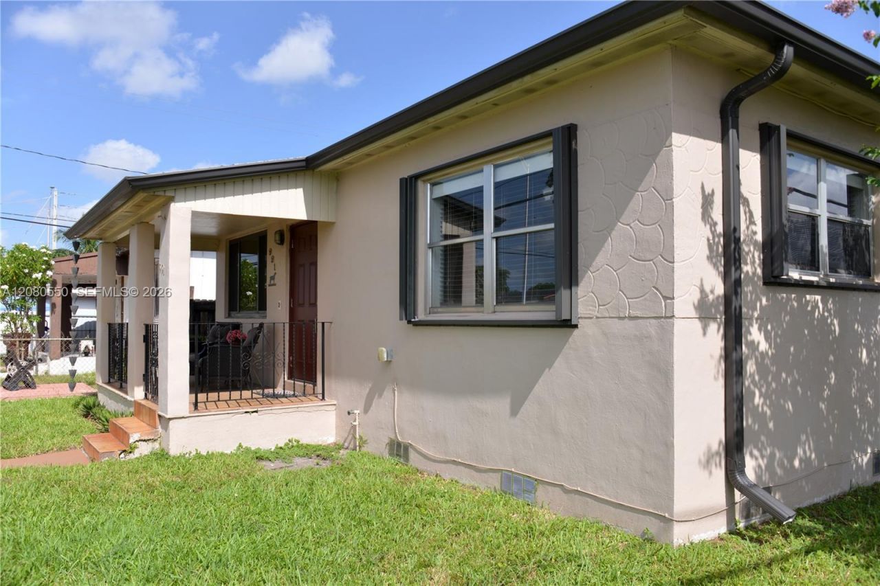 991 E 47th St, Hialeah, FL 33013 Photo