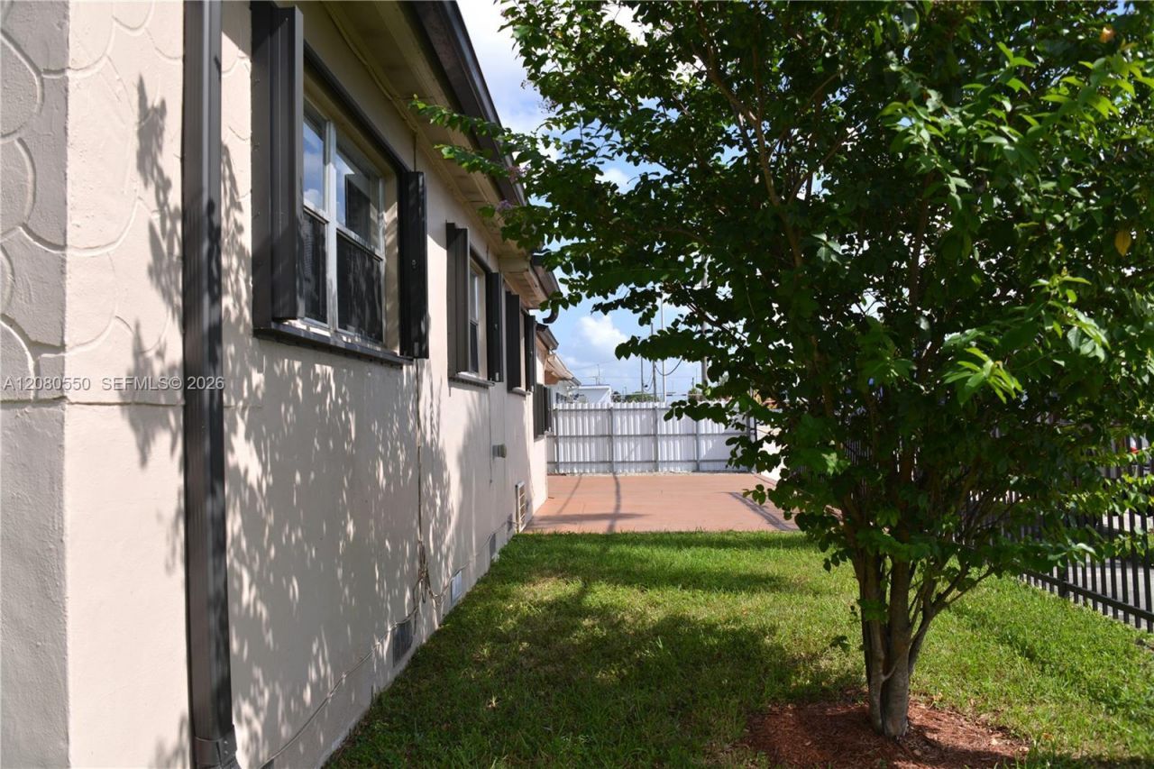 991 E 47th St, Hialeah, FL 33013 Photo