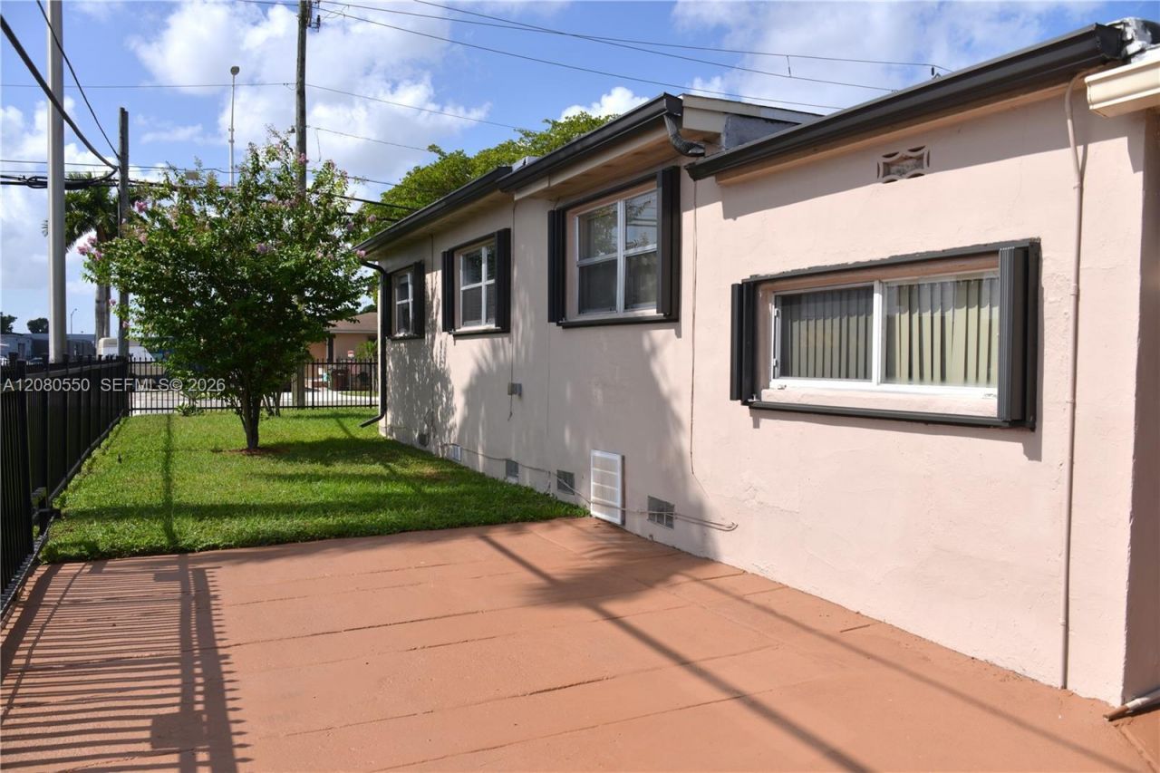 991 E 47th St, Hialeah, FL 33013 Photo