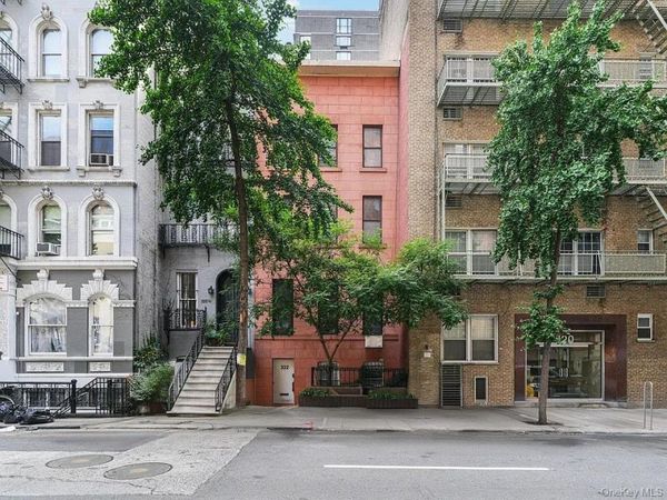 322 E 50th St , New York (Manhattan), NY 10022