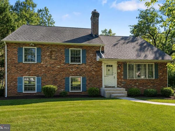 6 CLOVER LANE , MALVERN, PA 19355
