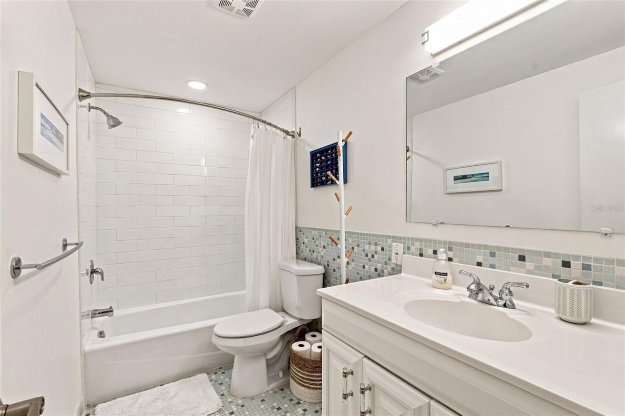 3868 Catalina Drive , Bradenton, FL 34210 Photo