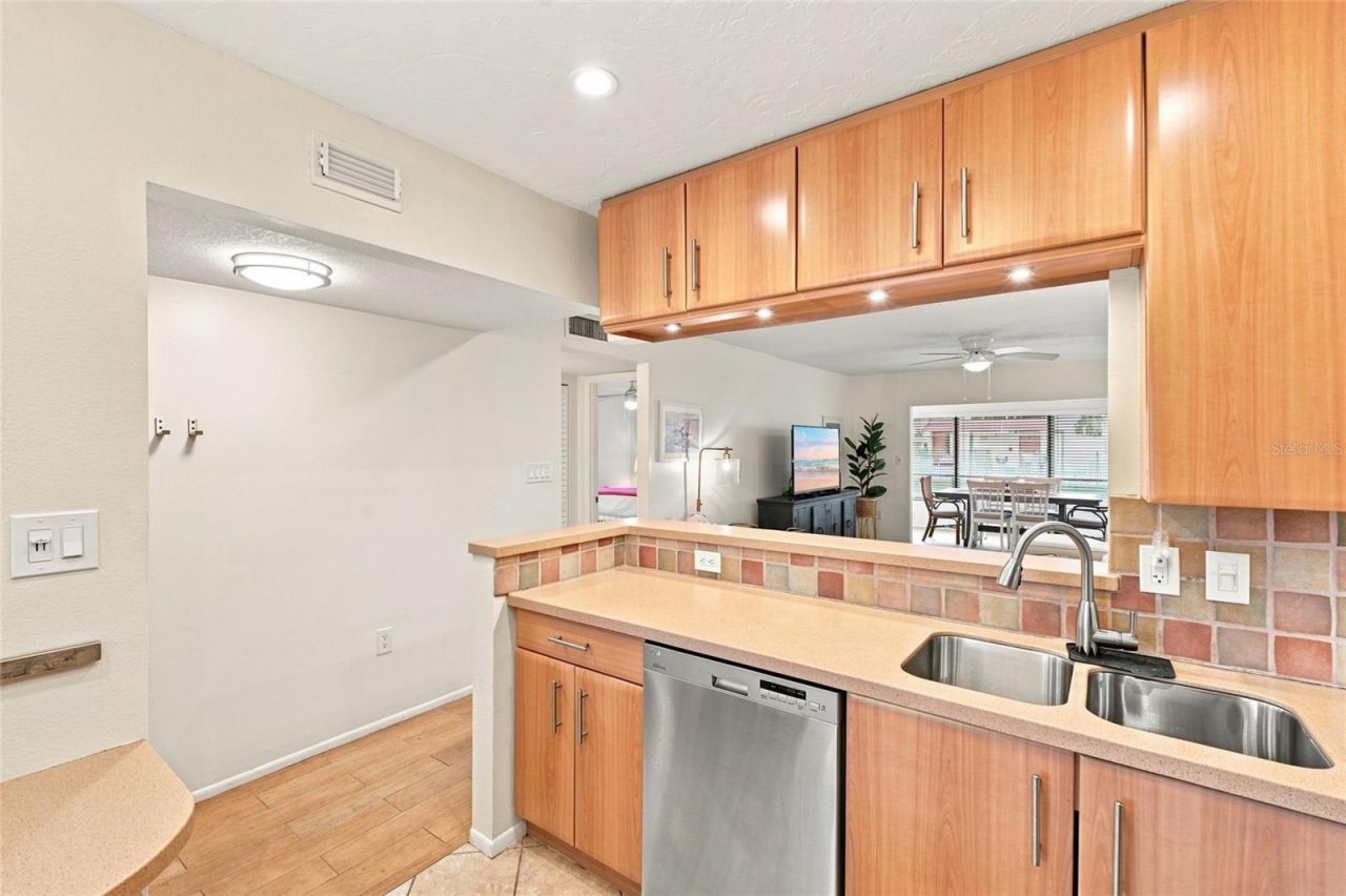 3868 Catalina Drive , Bradenton, FL 34210 Photo