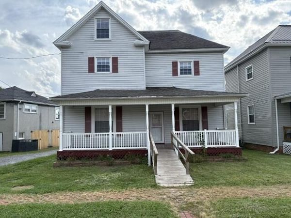 118 N Wills AVE , Covington, VA 24426