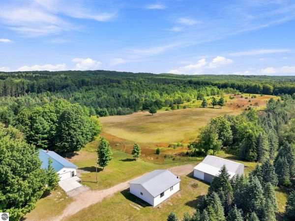 145 35 Road S, Cadillac, MI 49601