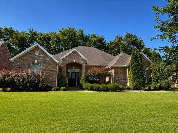 3763 E Township Street , Fayetteville, AR 72703