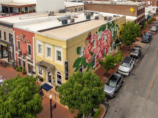 113 N Main Street , Bentonville, AR 72712