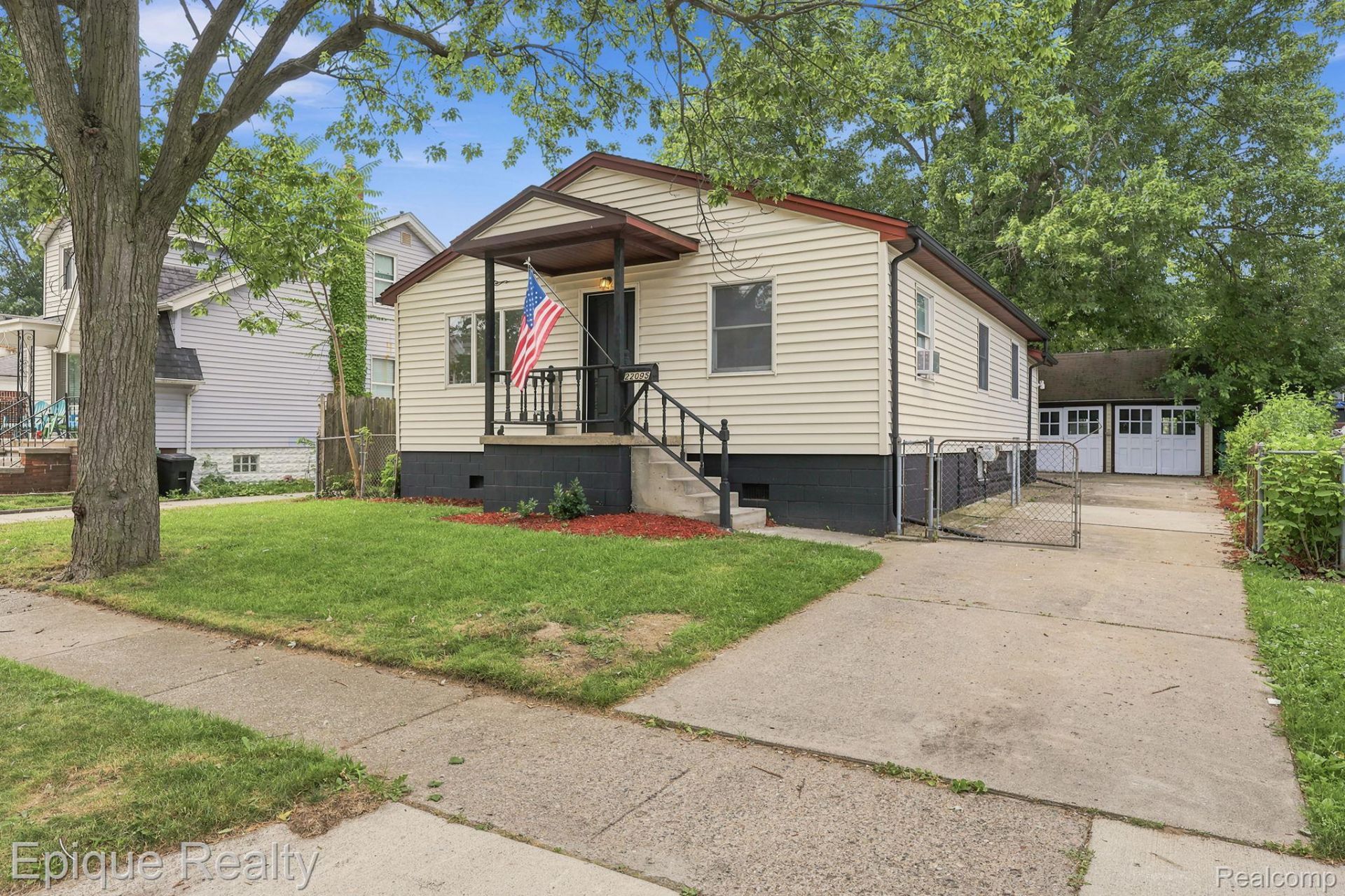 22095 Elmwood Avenue, Eastpointe, Mi 48021 Main Photo