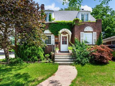 8911 Manor Avenue , Allen Park, Mi 48101