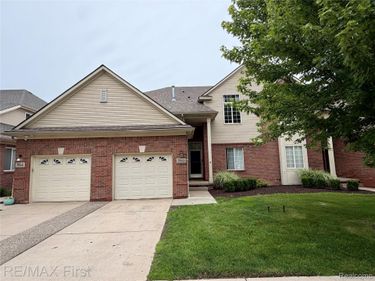 29400 Woodpark Circle, Warren, Mi 48092