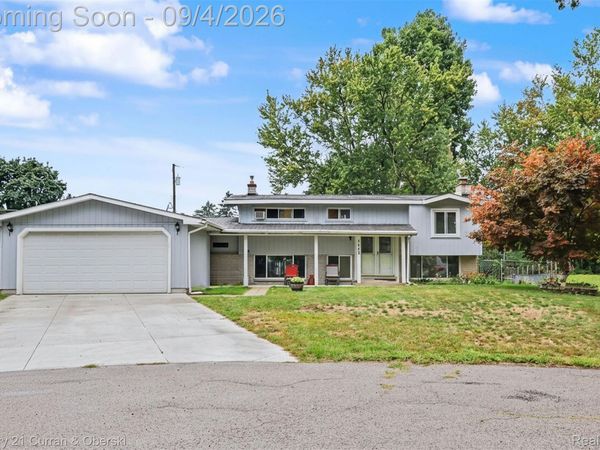 1869 Middle Trail Road, Commerce Township, Mi 48390