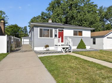 4672 Edgewood Street , Dearborn Heights, Mi 48125