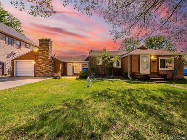8320 Nightingale Street , Dearborn Heights, Mi 48127