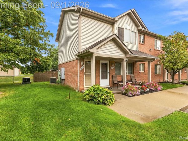 21096 Flora Street, Roseville, Mi 48066