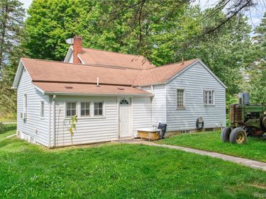 9225 Cook Road, Gaines Township, Mi 48436