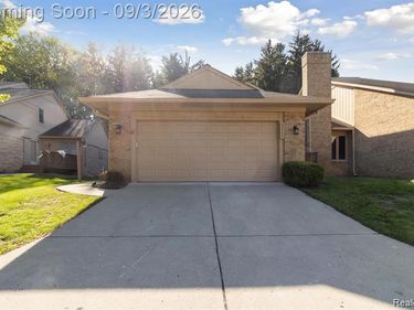 22300 River Ridge Trail, Farmington Hills, Mi 48335
