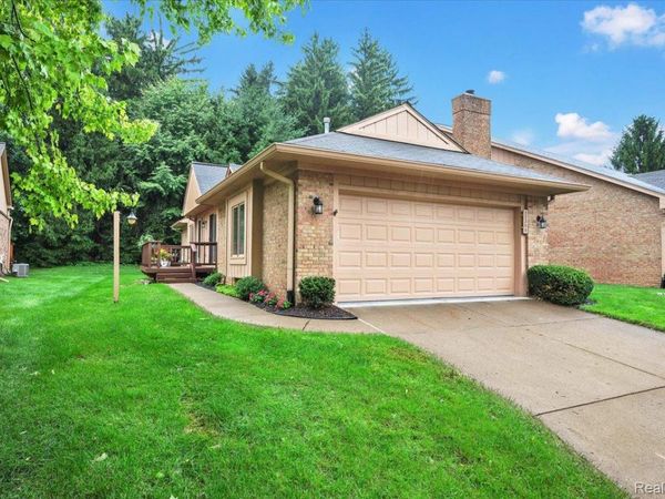 22300 River Ridge Trail, Farmington Hills, Mi 48335