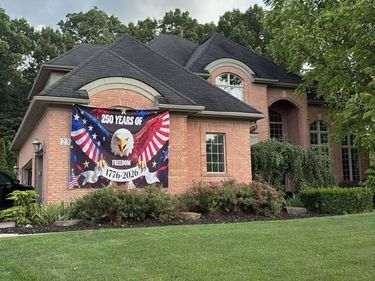 2352 Ivy Hill Drive, Commerce Township, Mi 48382