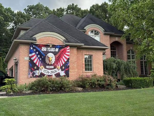 2352 Ivy Hill Drive, Commerce Township, Mi 48382