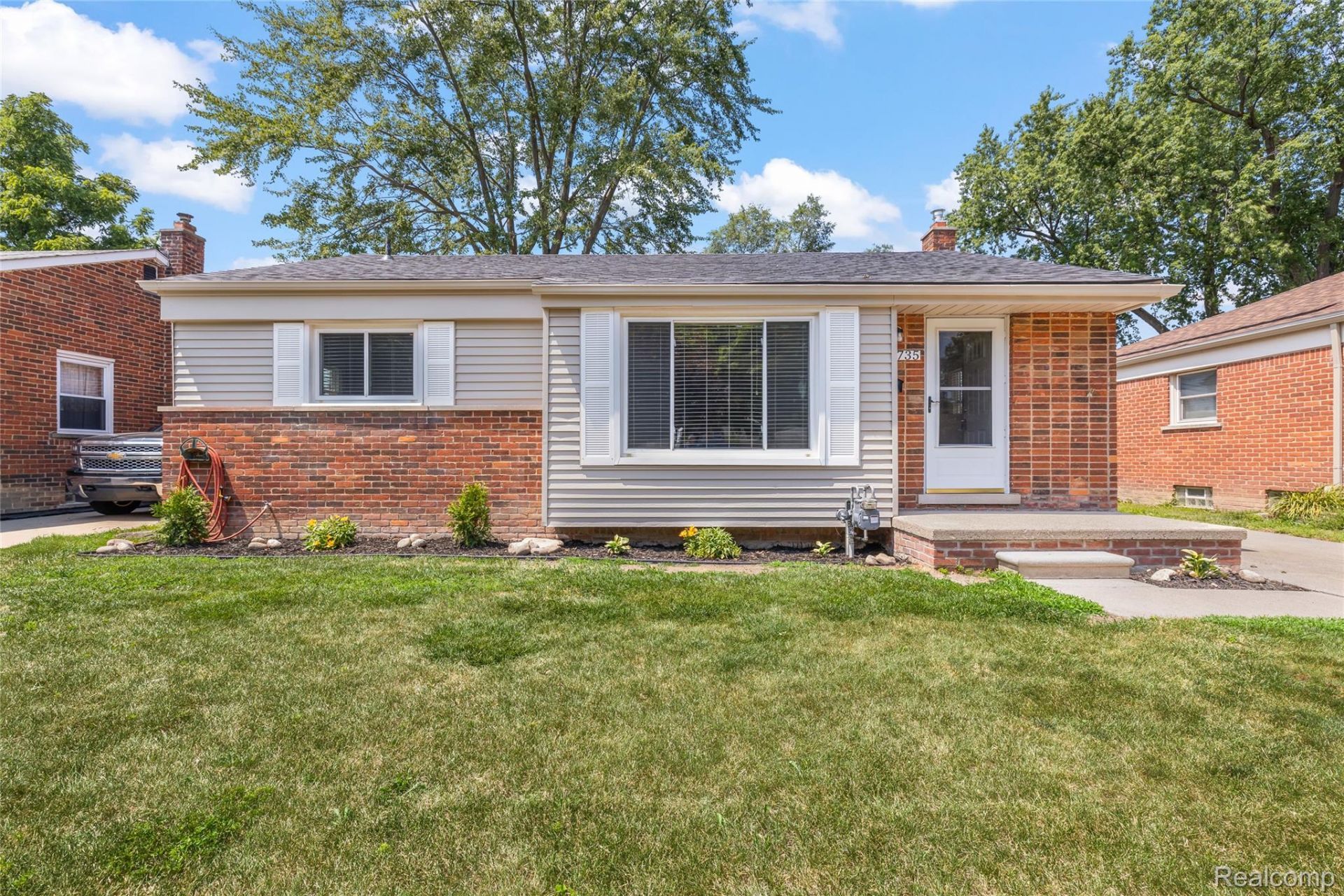 6735 Whitby Street, Garden, Mi 48135 Main Photo